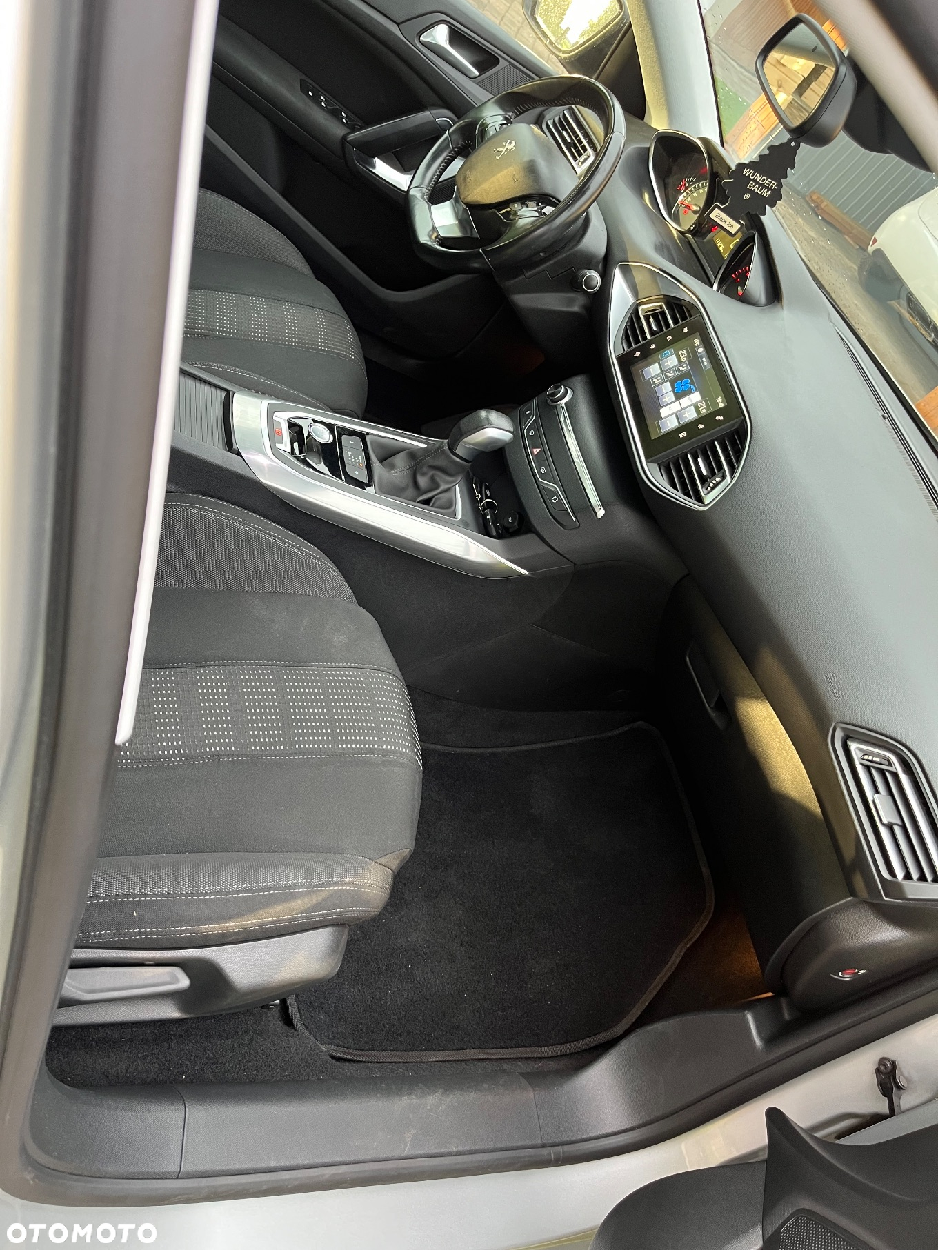 Peugeot 308 1.2 PureTech Allure S&S EAT6 - 12