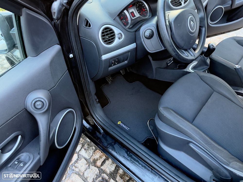 Renault Clio 1.2 16V Dynamique S - 37