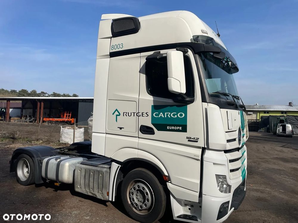 Mercedes-Benz Actros - 3