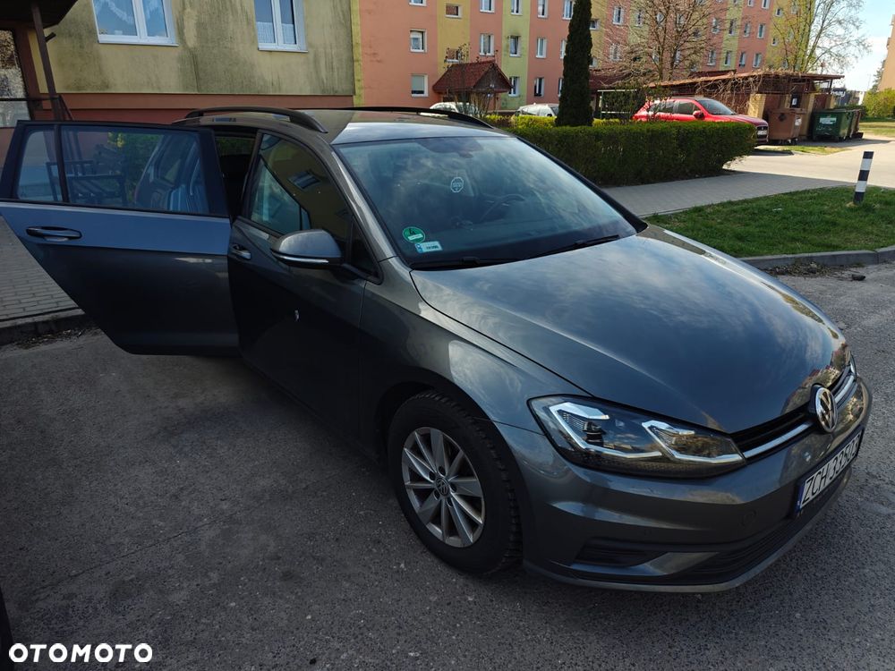 Volkswagen Golf - 1