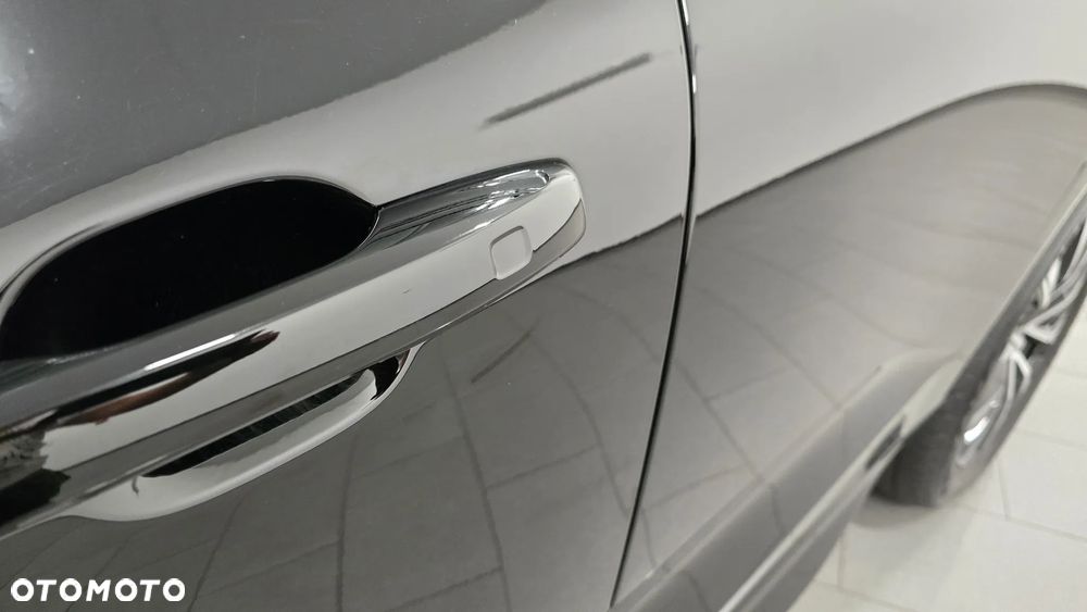 Volvo XC 60 B4 D Plus Dark - 11