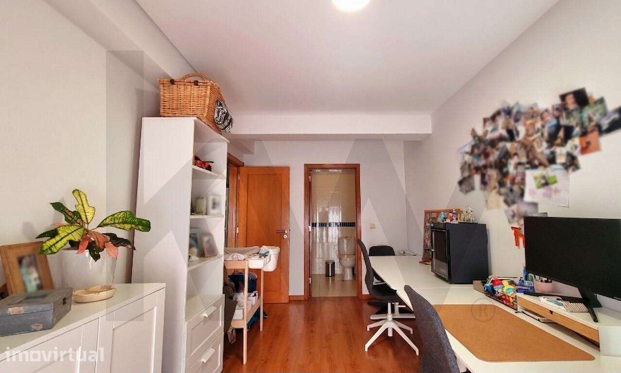 Espaçoso Apartamento T3 Duplex com 2 garagens fechadas em São Salvador - Grande imagem: 4/60