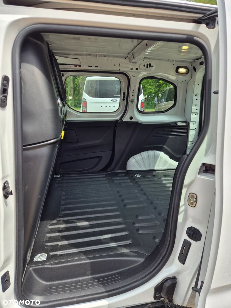 Peugeot Partner }{ Automat }{ 130KM }{ FV VAT }{ 2x drzwi przesuwne } - 18