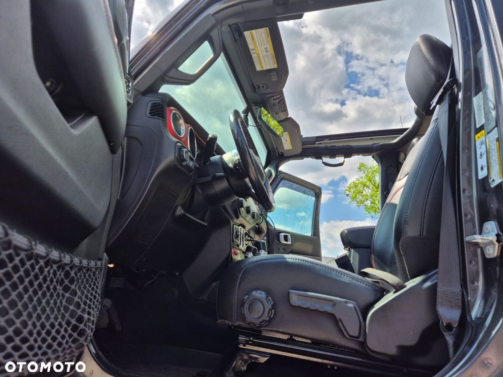 Jeep Wrangler - 24