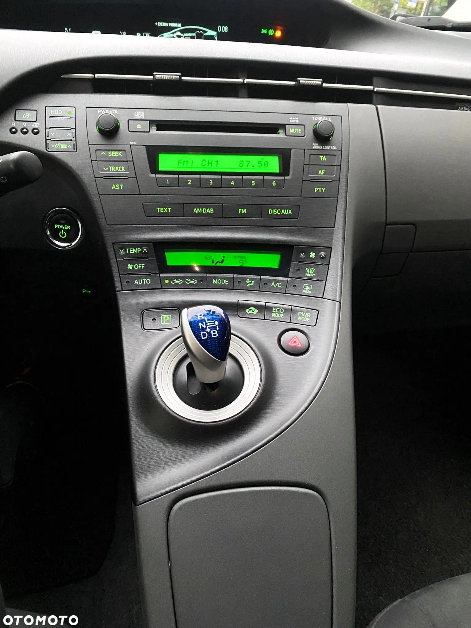 Toyota Prius (Hybrid) Executive - 11