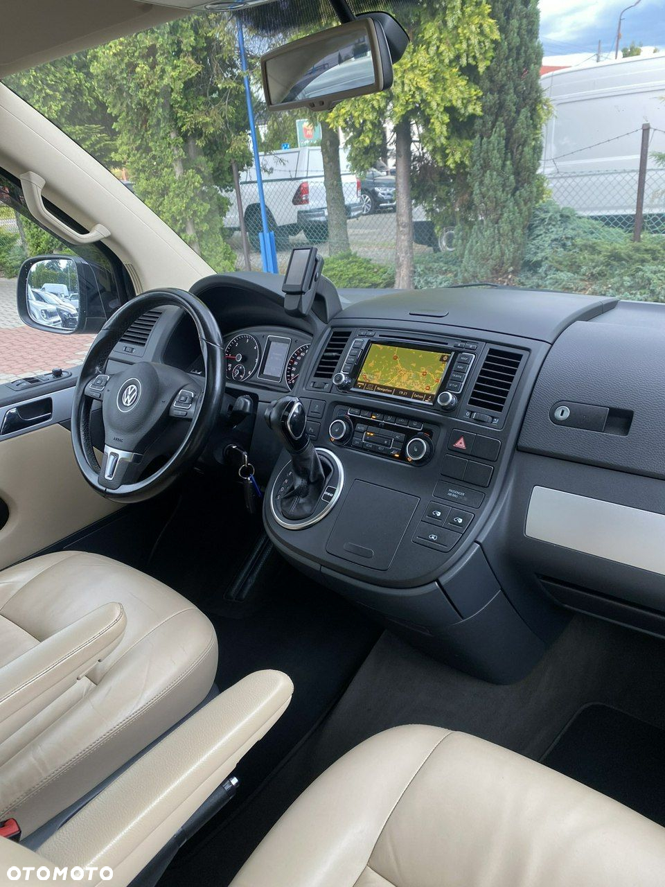 Volkswagen Multivan - 11