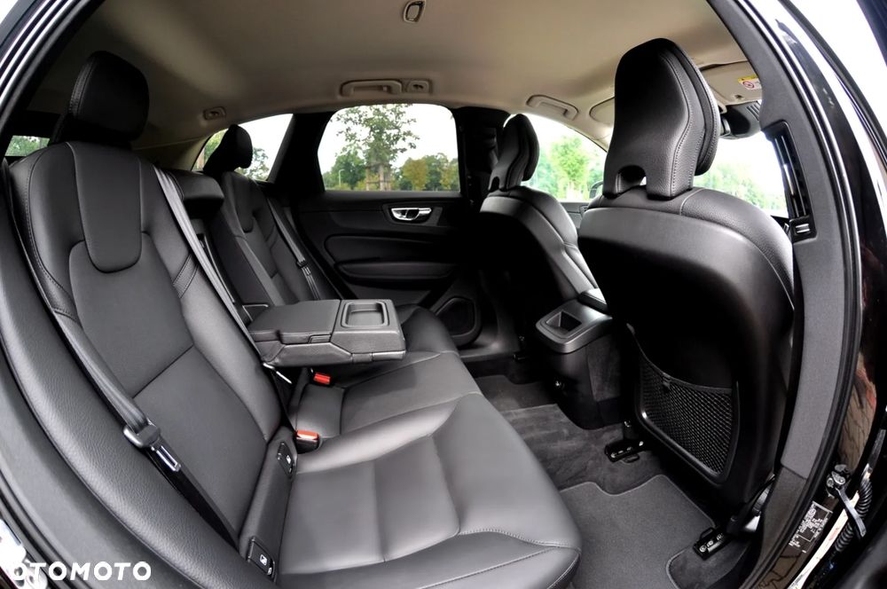 Volvo XC 60 D4 Momentum Pro - 24