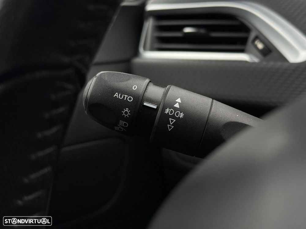 Peugeot 2008 1.2 PureTech Active - 9