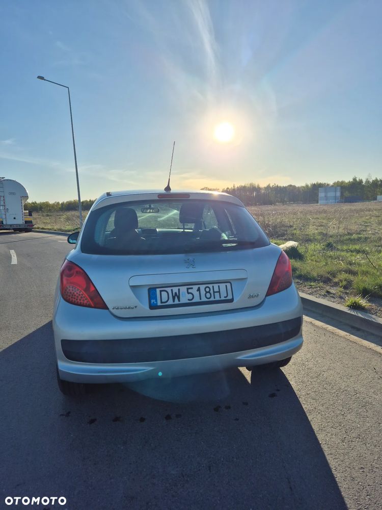 Peugeot 207 1.4 HDi Presence - 9