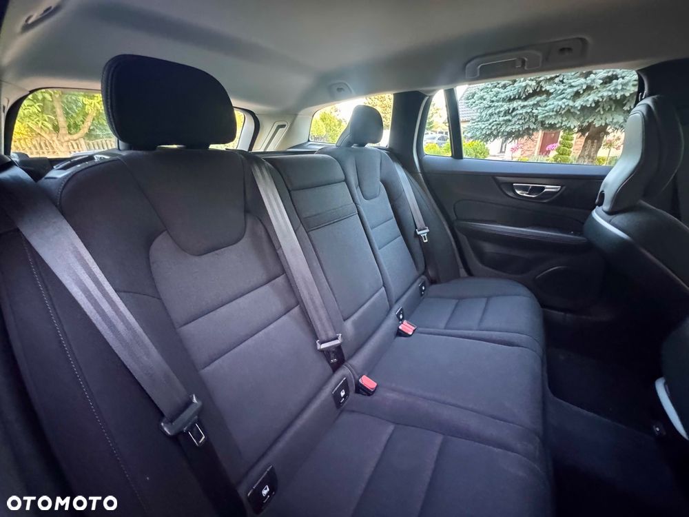 Volvo V60 B3 B DKG Momentum Pro - 9