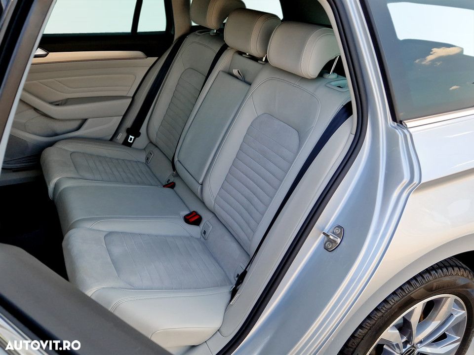 Volkswagen Passat 2.0 TDI Highline - 16