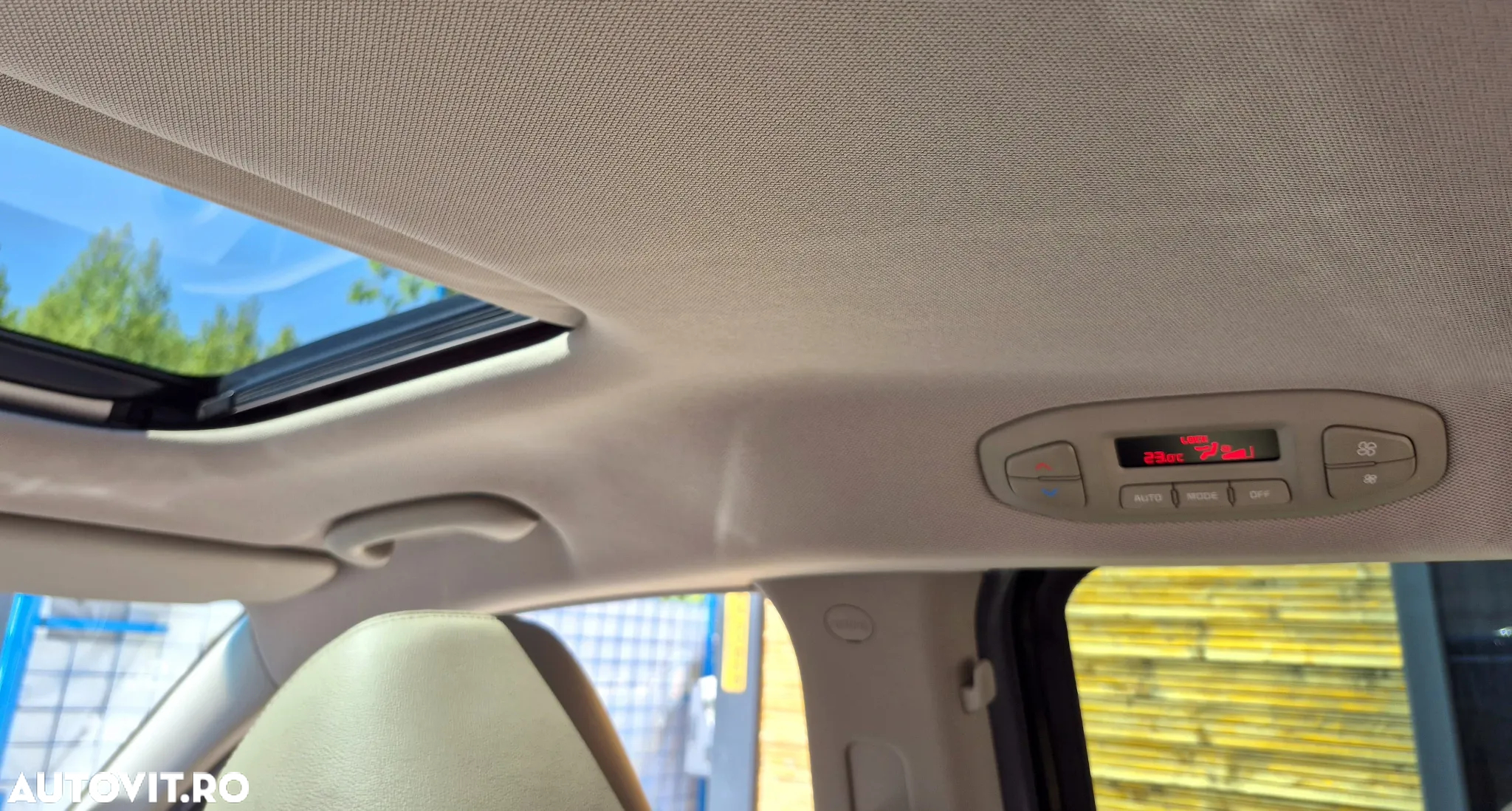 Kia Carnival - 36