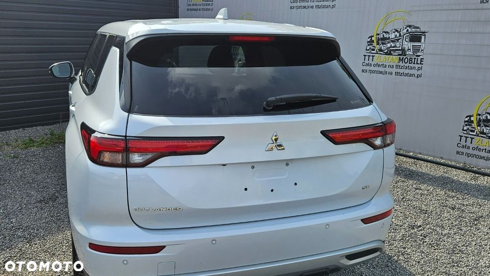 Mitsubishi Outlander - 25