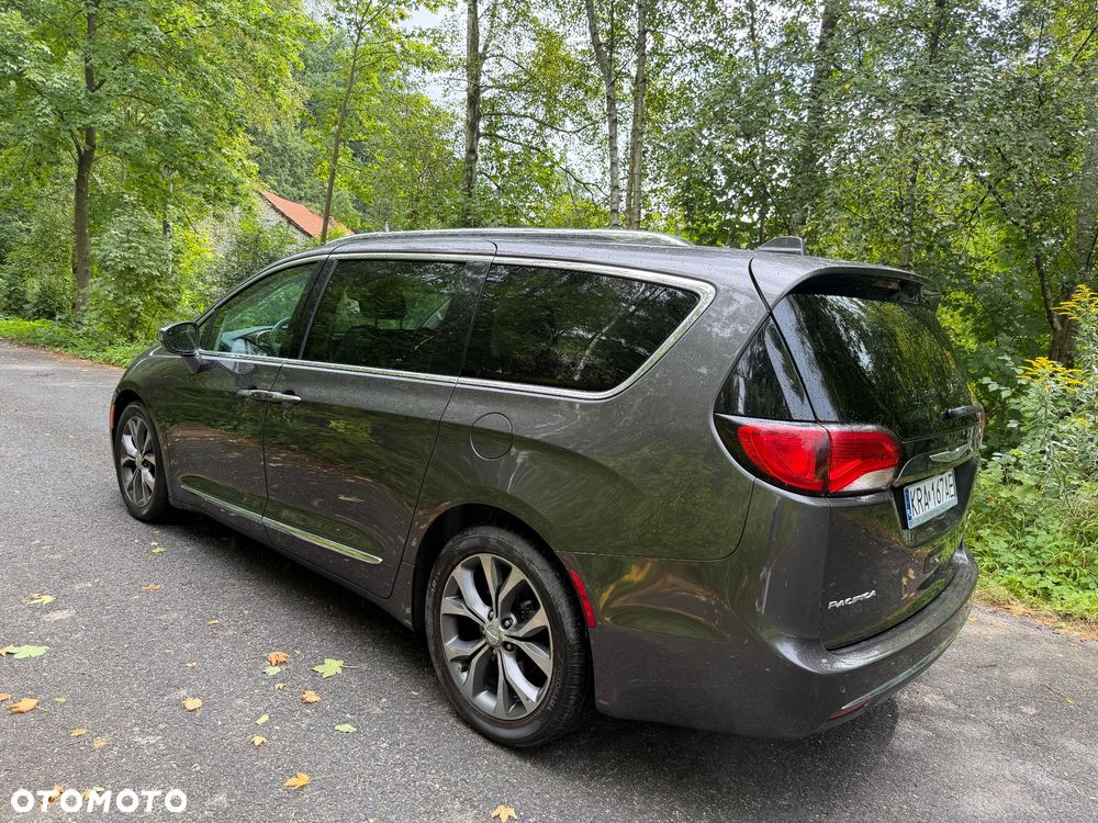 Chrysler Pacifica - 3