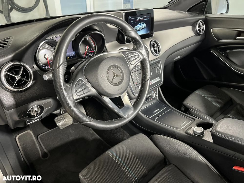 Mercedes-Benz CLA 180 7G-DCT Urban - 10