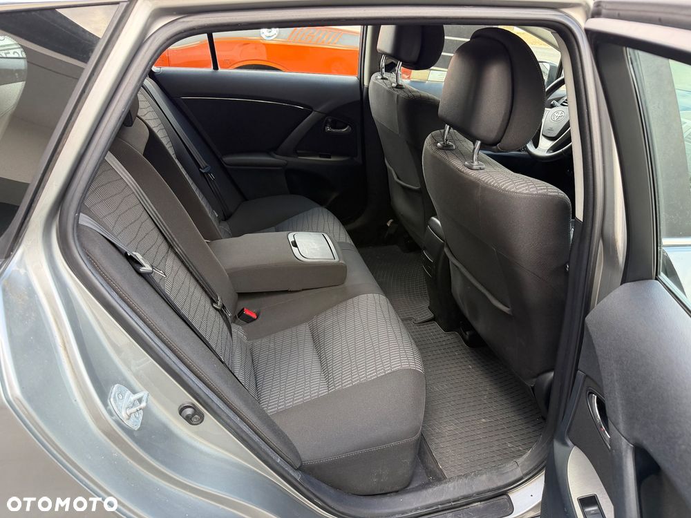 Toyota Avensis 2.0 D-4D Sol - 11