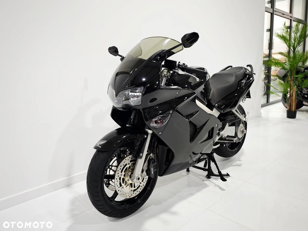 Honda VFR - 4