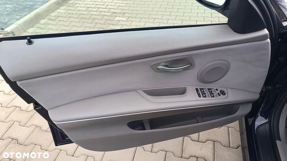 BMW Seria 3 320d DPF - 12