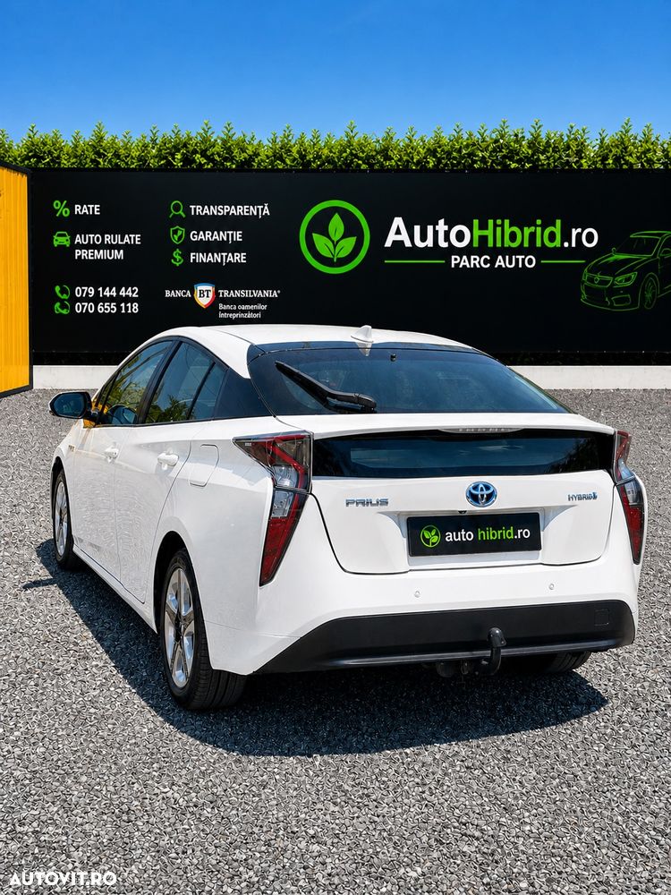 Toyota Prius Hybrid - 4