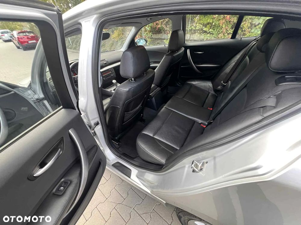 BMW Seria 1 120i - 10