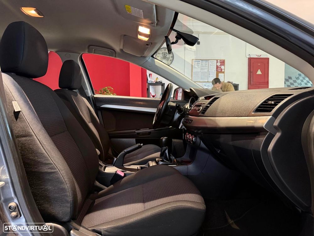 Mitsubishi Lancer - 12