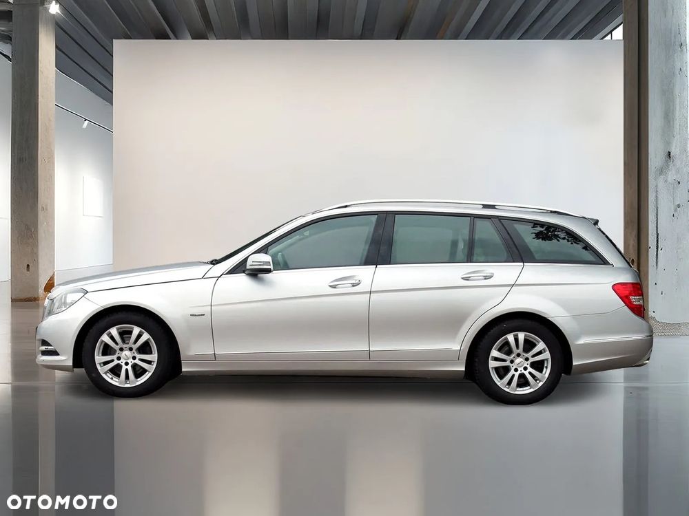 Mercedes-Benz Klasa C 250 CGI BlueEff Avantgarde - 4