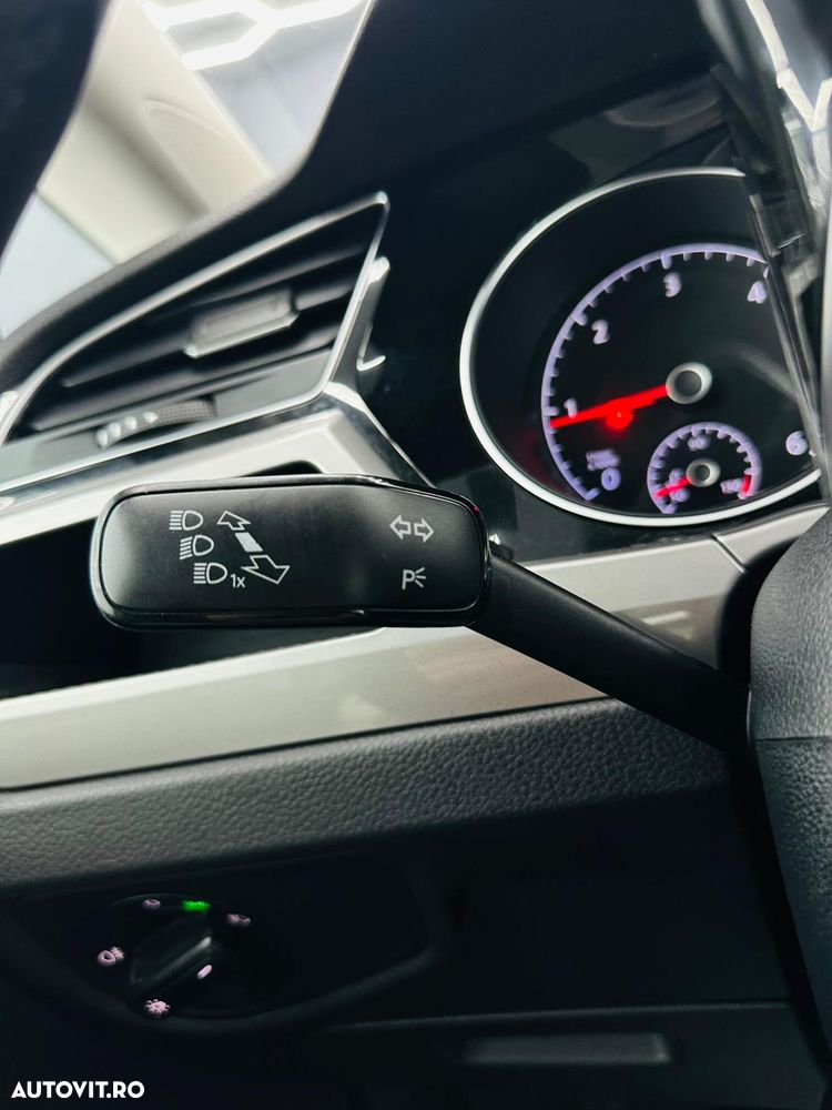 Volkswagen Touran 1.6 TDI SCR (BlueMotion Technology) DSG Trendline - 30