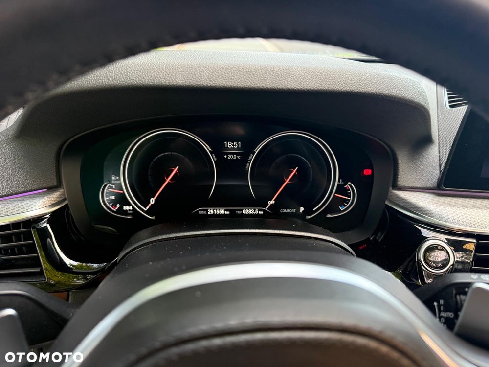 BMW Seria 5 520d xDrive - 9