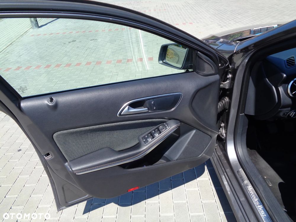 Mercedes-Benz Klasa A 180 BlueEfficiency Edition - 12