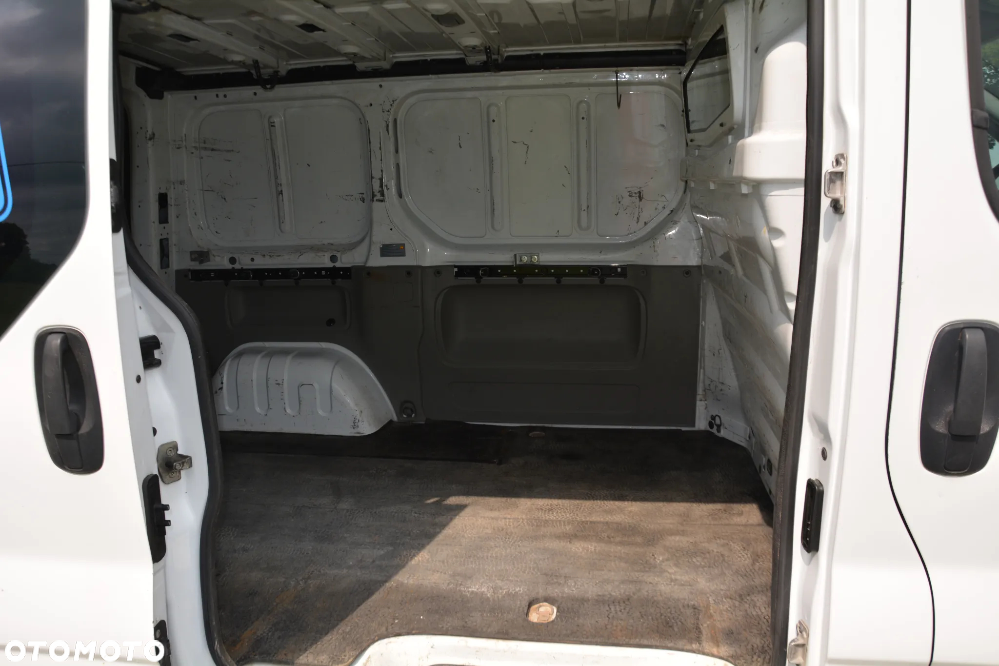 Opel Vivaro L1H1 2.7t - 10
