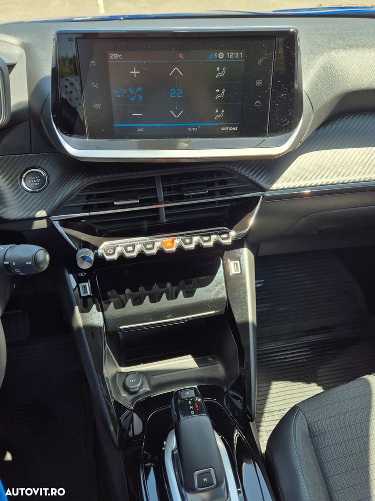 Peugeot 2008 1.2 L PureTech STT EAT8 Allure - 13