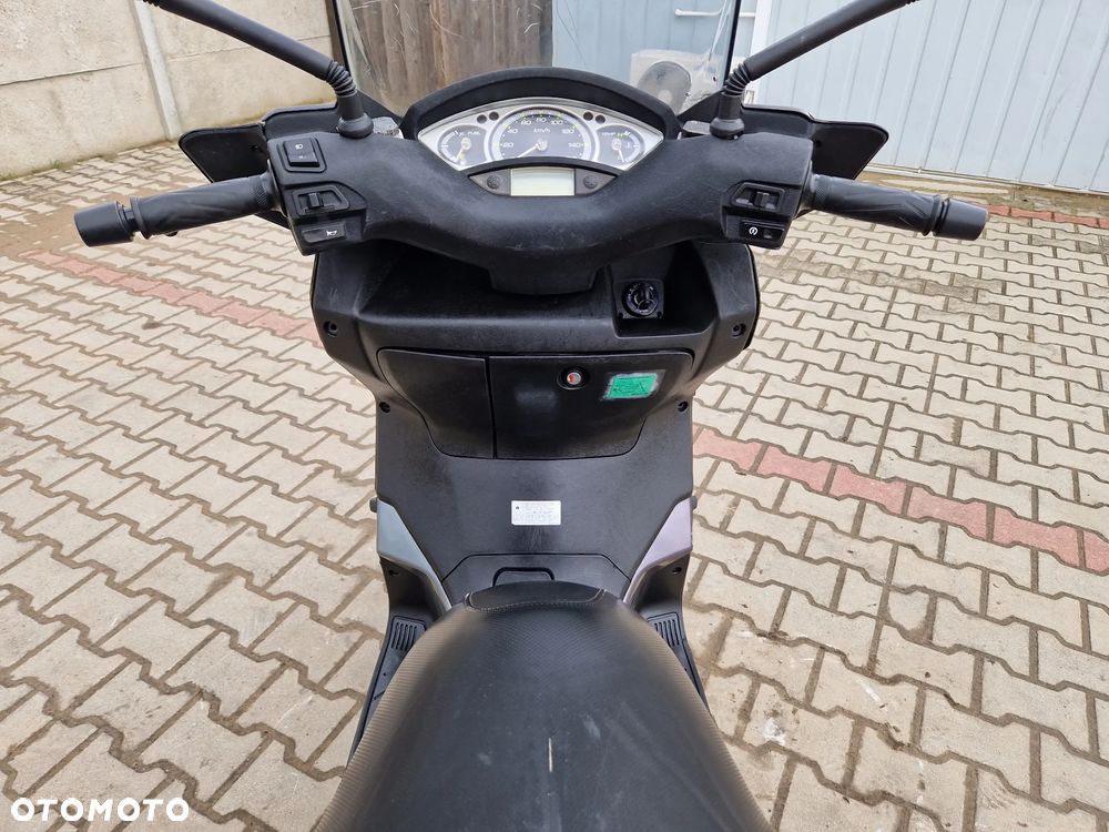 Yamaha X-max - 32