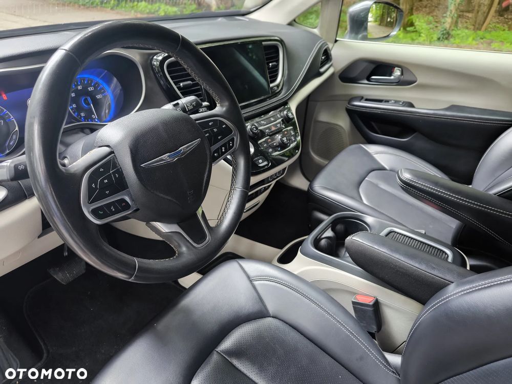 Chrysler Pacifica - 18