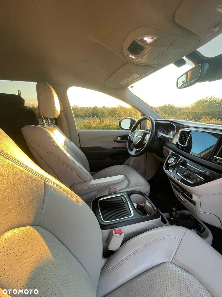 Chrysler Pacifica - 7