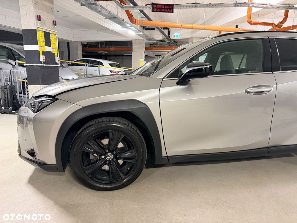 Lexus UX - 12