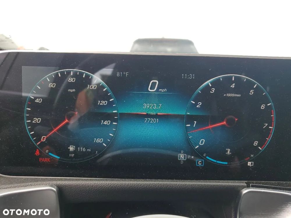 Mercedes-Benz GLB 250 4Matic 8G-DCT - 9