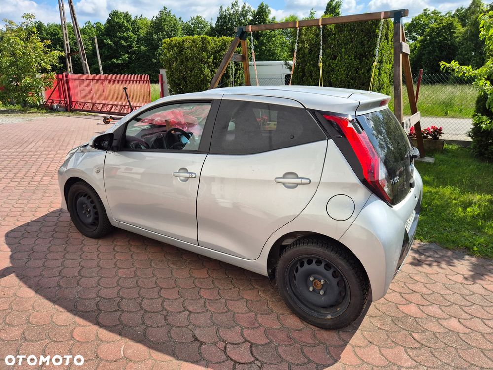 Toyota Aygo x-play - 5