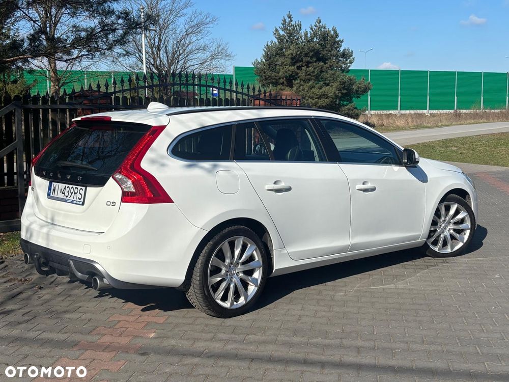 Volvo V60 D3 R-Design - 14