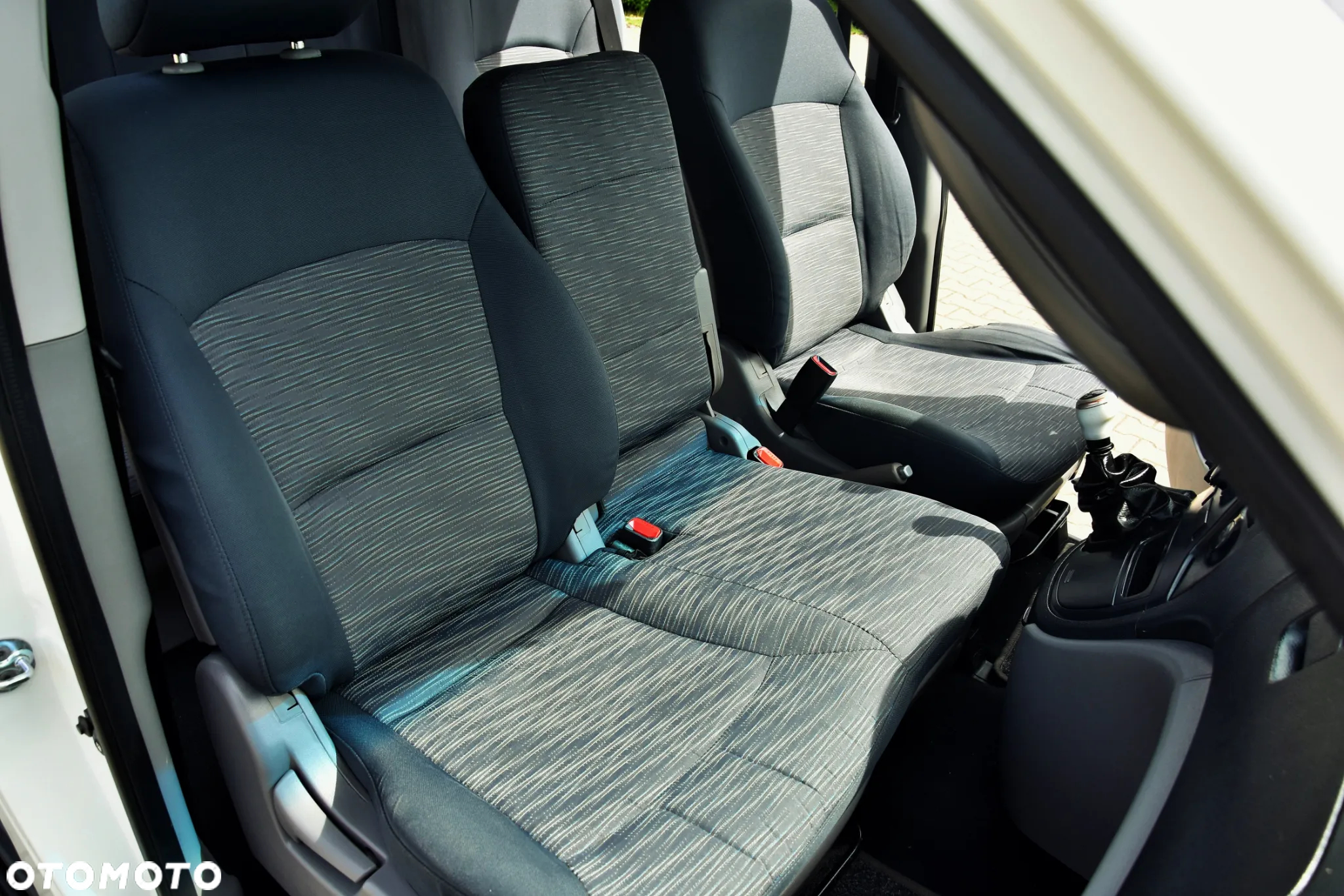 Hyundai H-1 2.5 CRDi Travel Comfort - 24