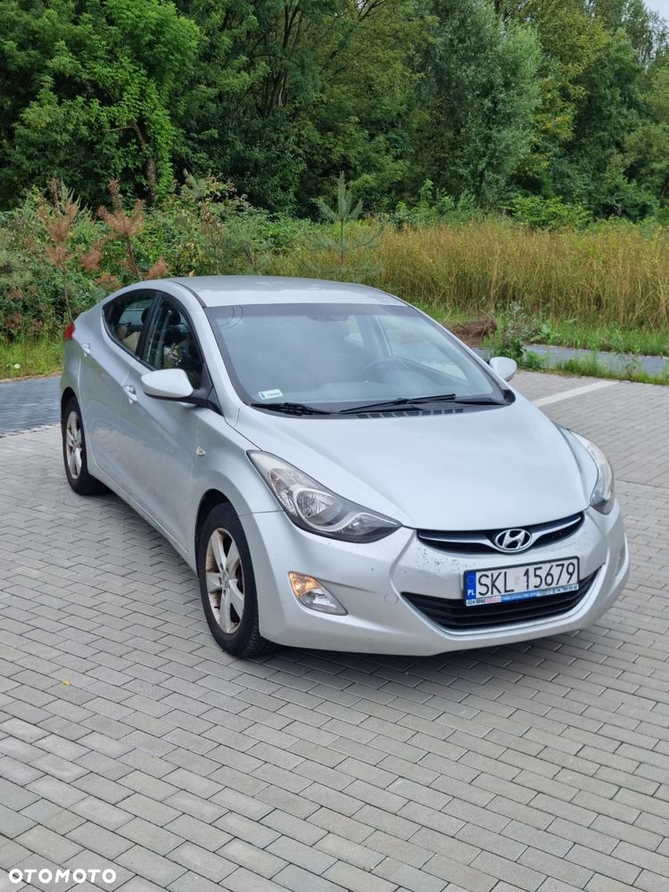 Hyundai Elantra - 2