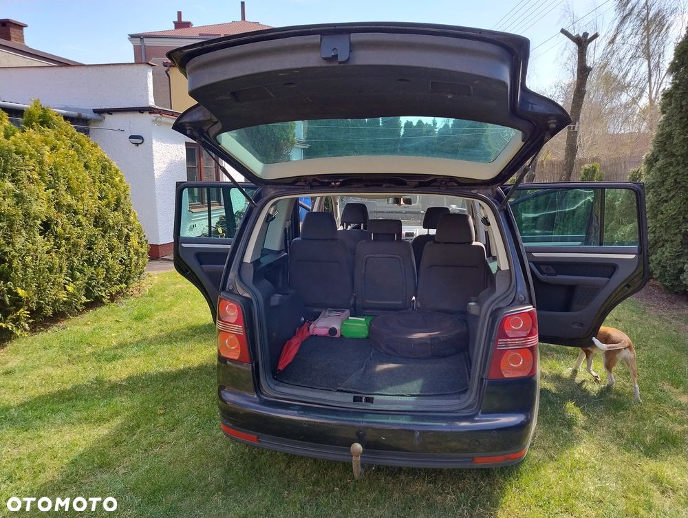 Volkswagen Touran 2.0 TDI Highline - 9