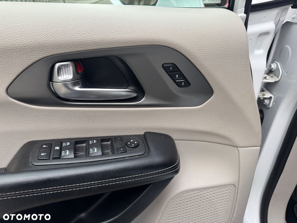 Chrysler Pacifica - 16