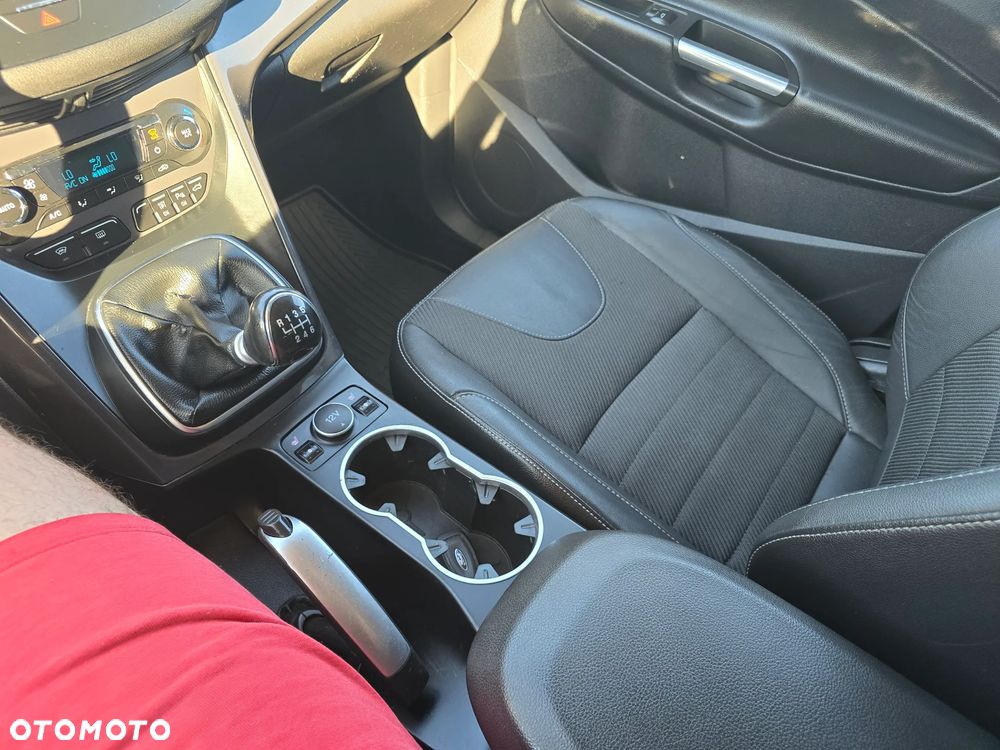 Ford Kuga 2.0 TDCi 2x4 Titanium - 25