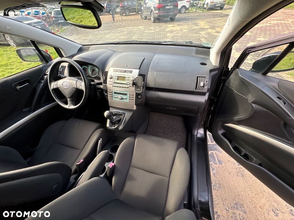 Toyota Corolla Verso 1.8 Prestige + 7os - 32
