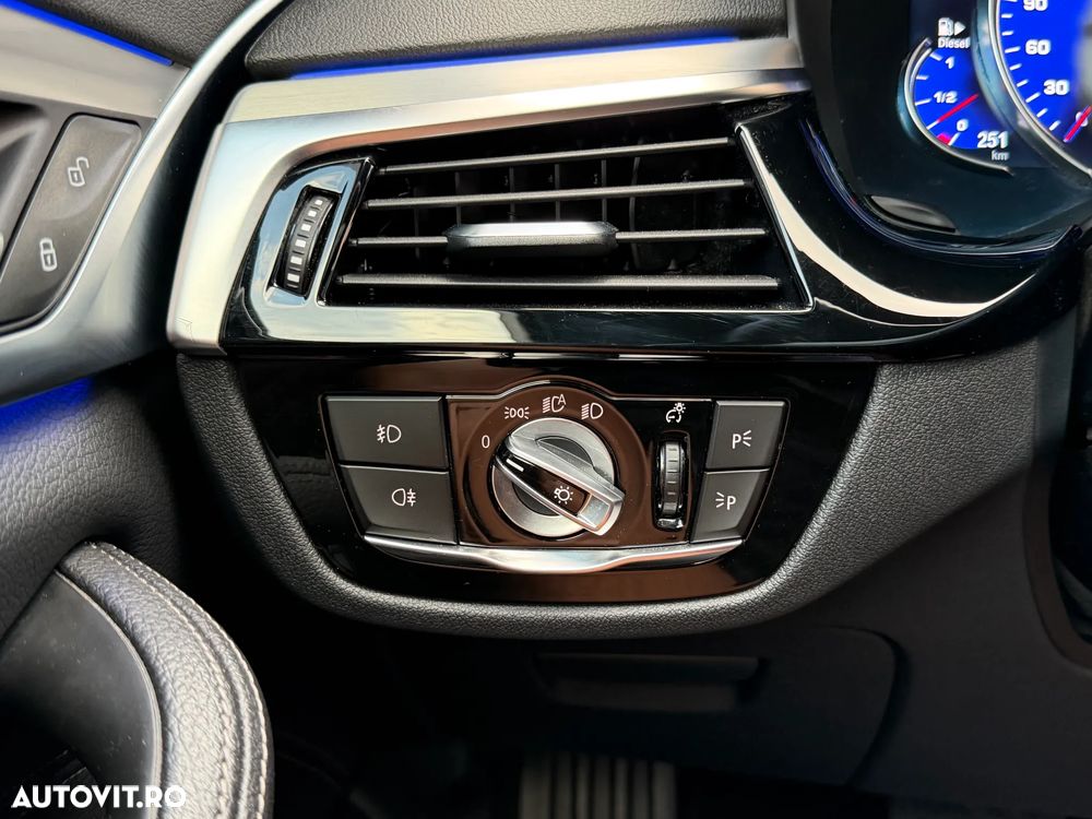 BMW Seria 5 520d Aut. Sport Line - 32