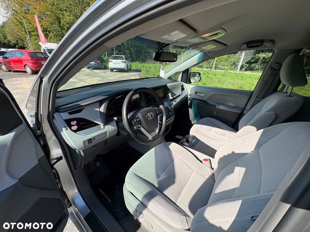Toyota Sienna 3.5 V6 SE - 13
