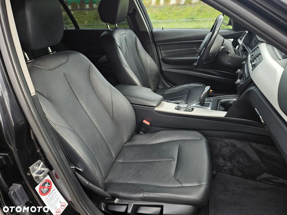 BMW Seria 3 320d Touring xDrive - 26