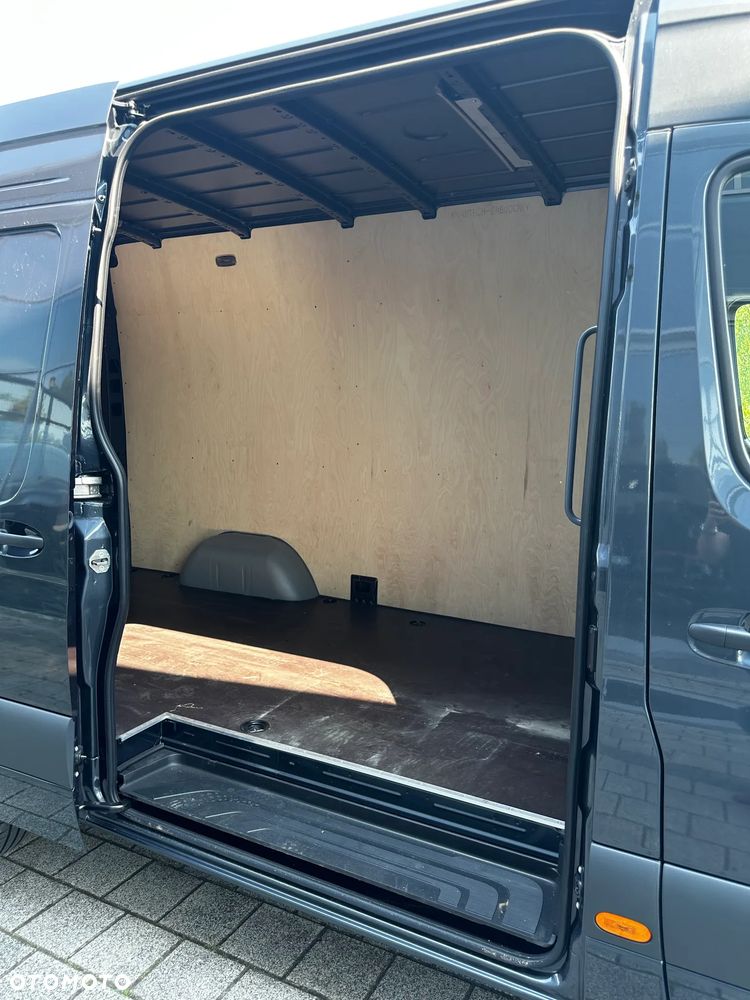 Mercedes-Benz Sprinter - 32