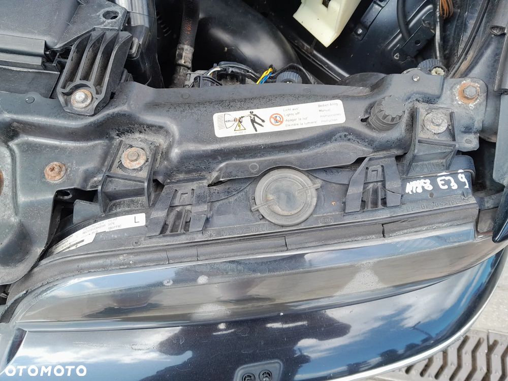 BMW E39 REFLEKTORY LAMPY PRZEDNIE KOMPLET XENON HELLA CZARNY ŚRODEK - 8