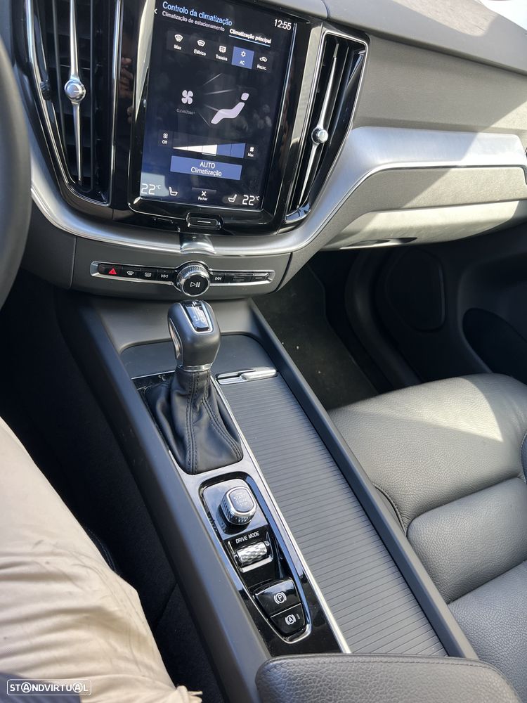 Volvo XC 40 D4 AWD Geartronic Momentum - 3